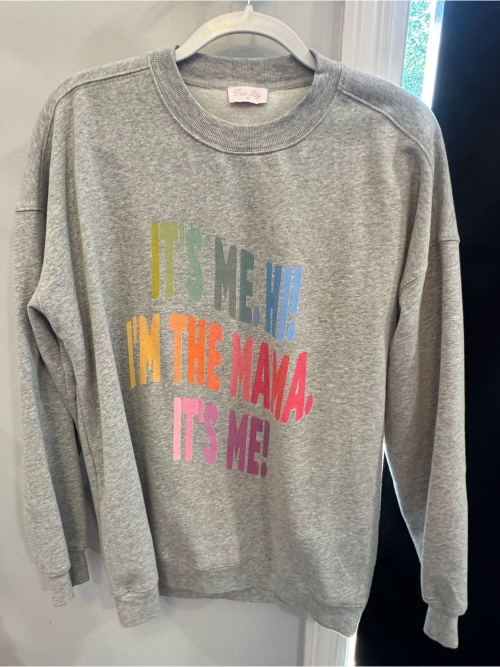 Pink Lily “It’s Me, Hi. I’m the Mama, It’s Me.” Sweatshirt | Size Medium